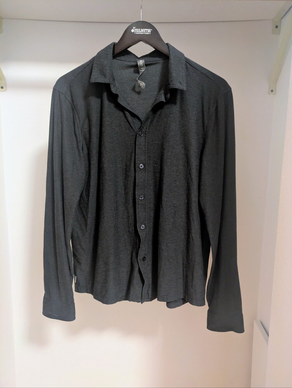 Vuori Long sleeve Bridge button down shirt Charcoal Grey heather Size medium